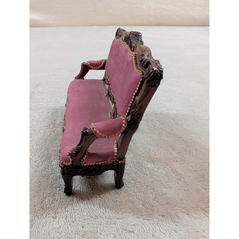 Miniature Victorian Dollhouse Sofa Pink Velvet Gold Trim‎ Resin 1:12 Scale Couch